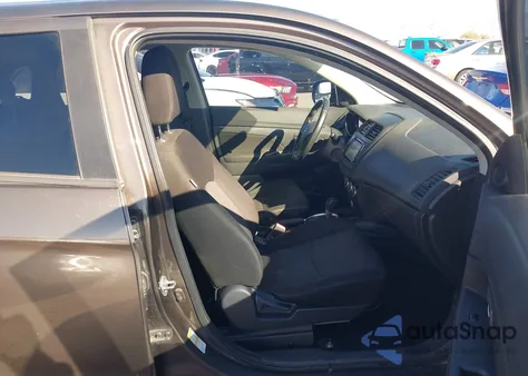 2017 Mitsubishi Outlander Sport 2.4 Se z USA, uszkodzony, nr VIN JA4AP3AW6HZ027788